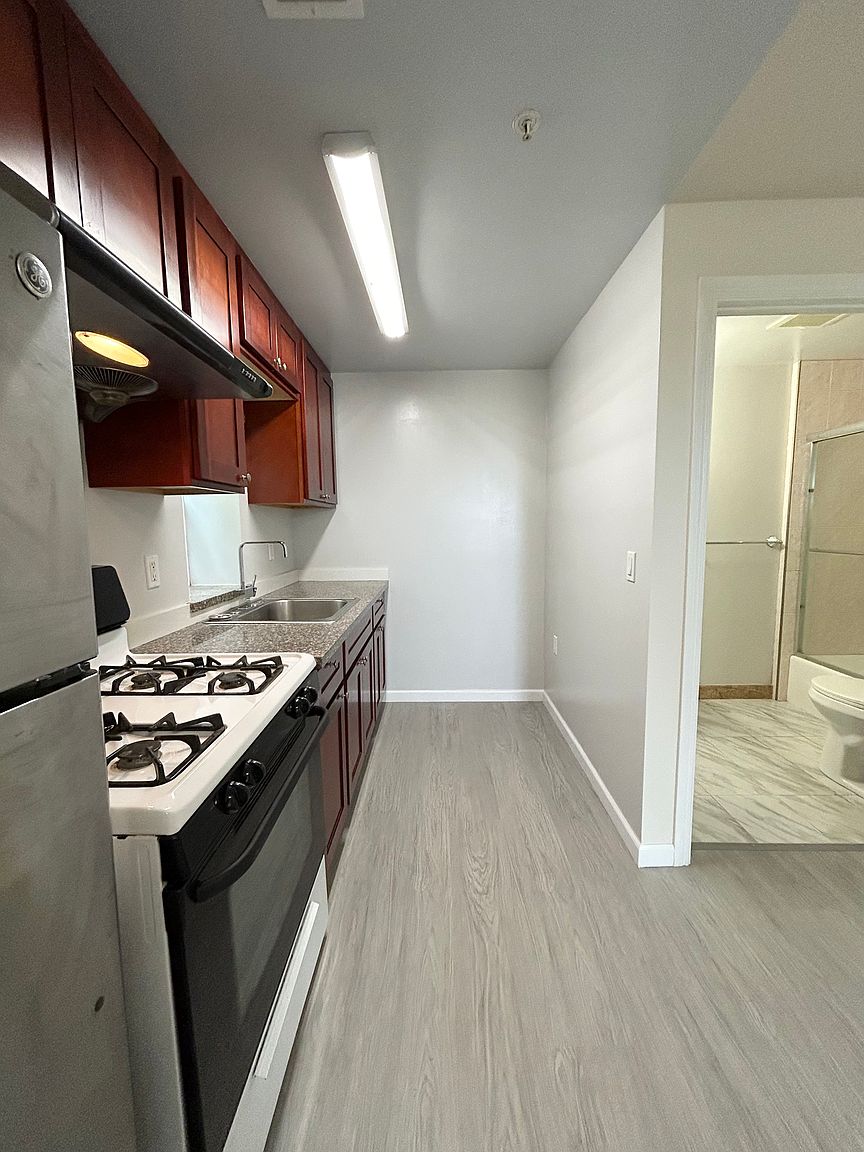 88 Alexander Ave photo 5