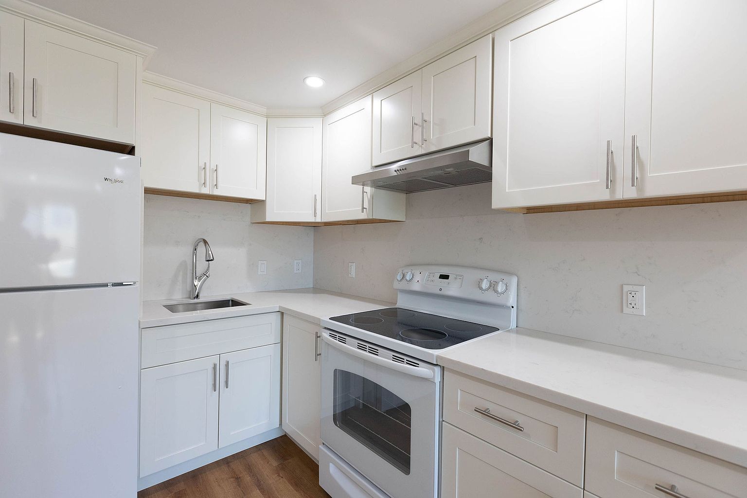 2BR/1BA Single Family House on Oriente St · Brisbane photo 3