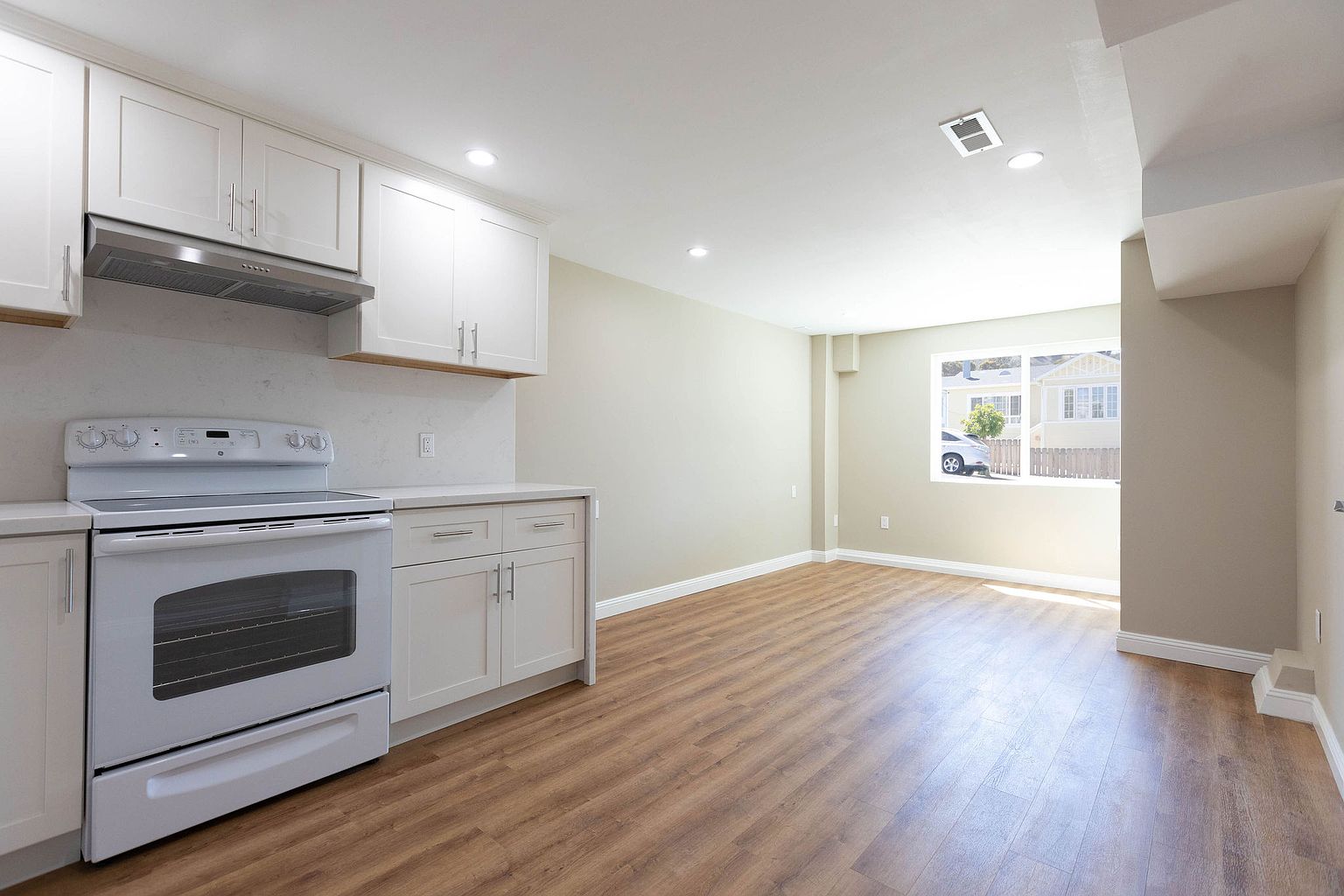 2BR/1BA Single Family House on Oriente St · Brisbane photo 2