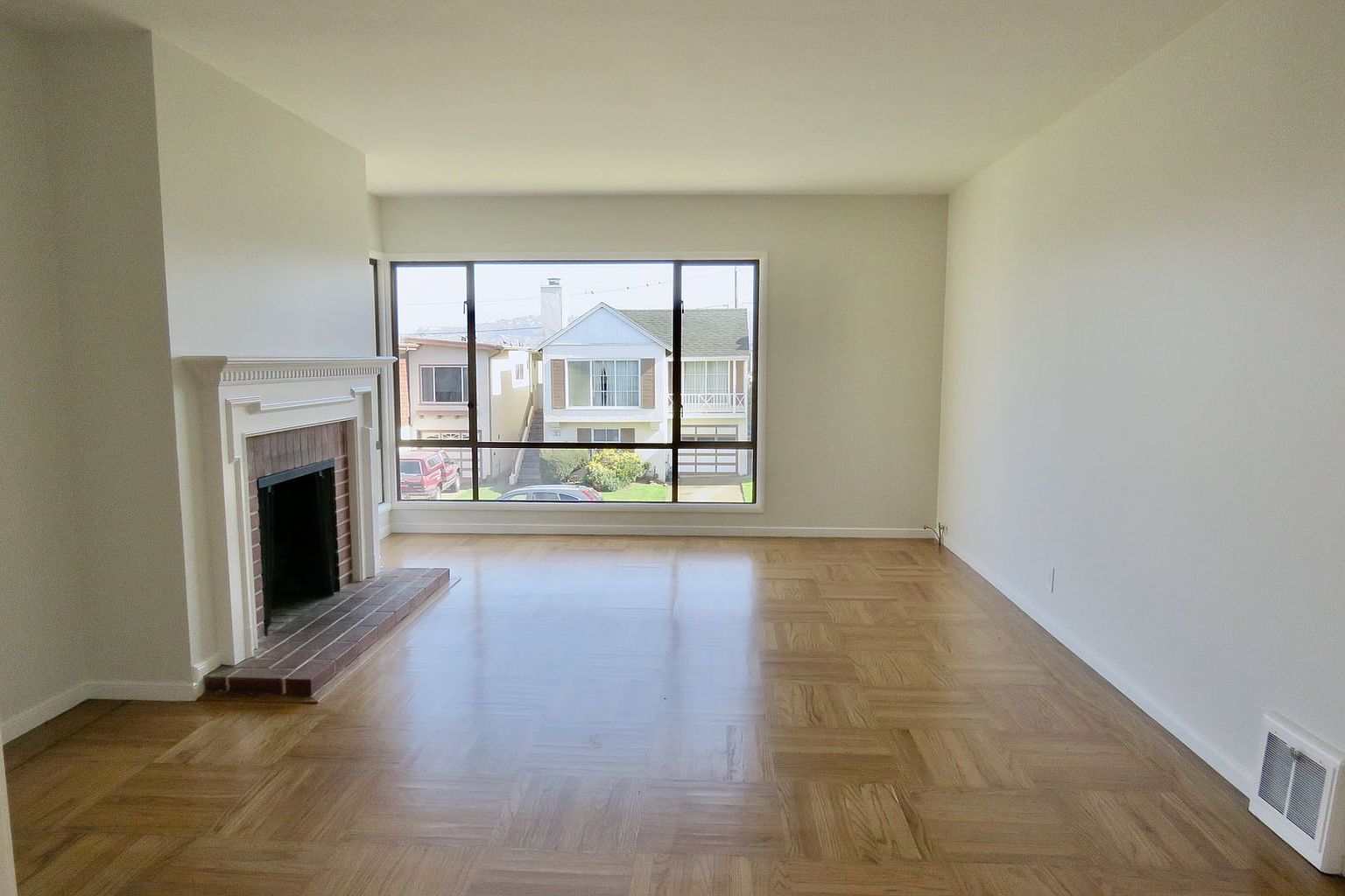52 Oakmont Dr photo 3