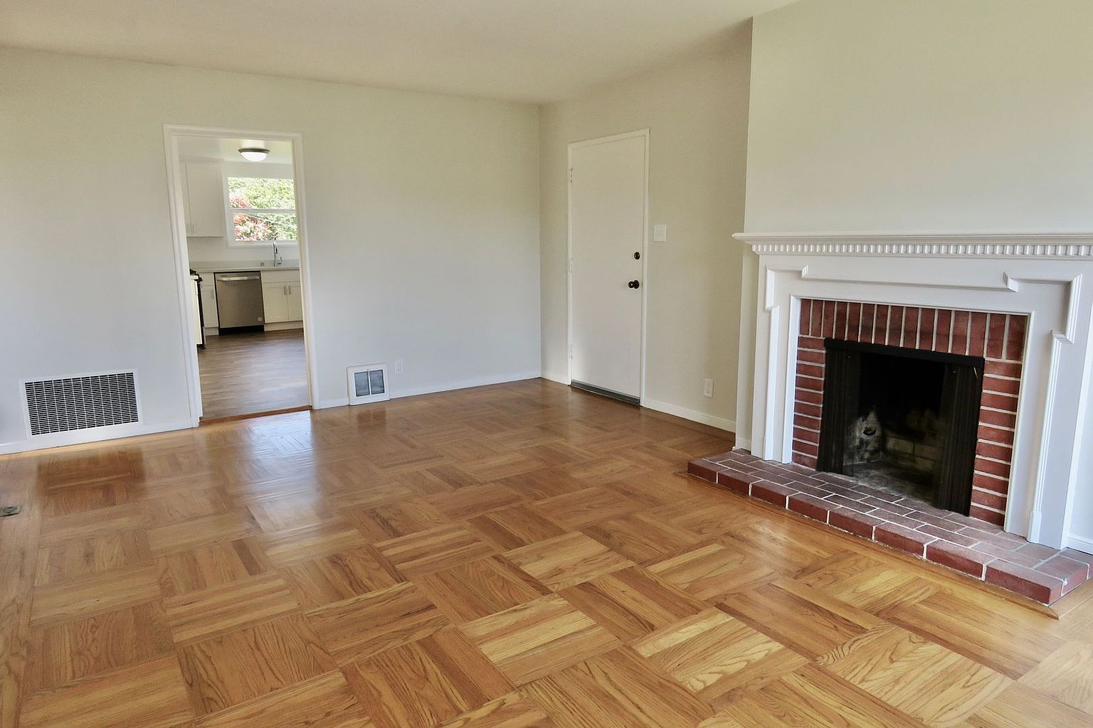 52 Oakmont Dr photo 4