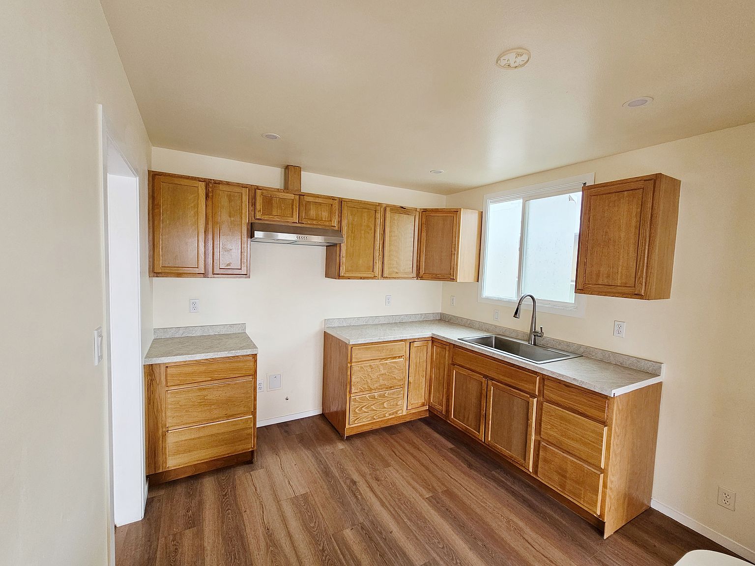 320 Skyline Dr photo 3