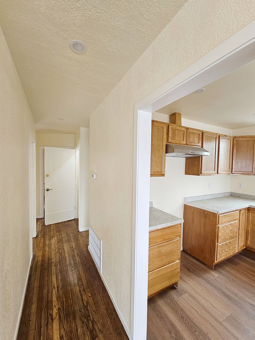 320 Skyline Dr photo 4