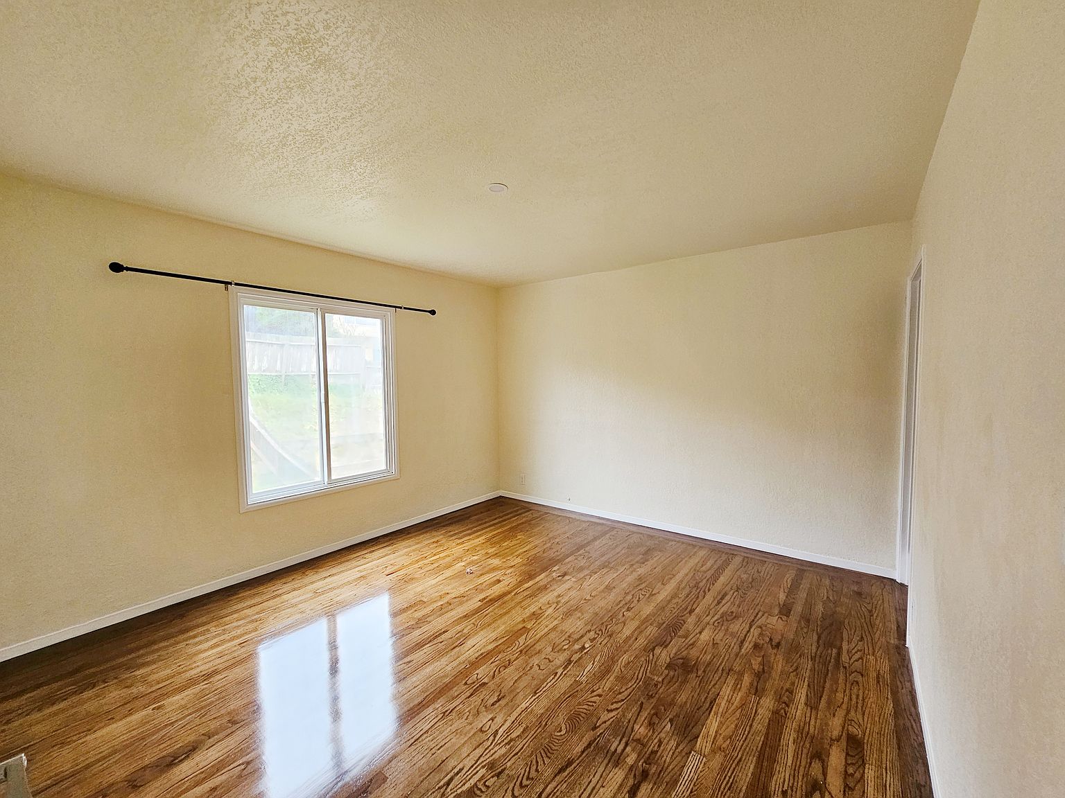 320 Skyline Dr photo 2