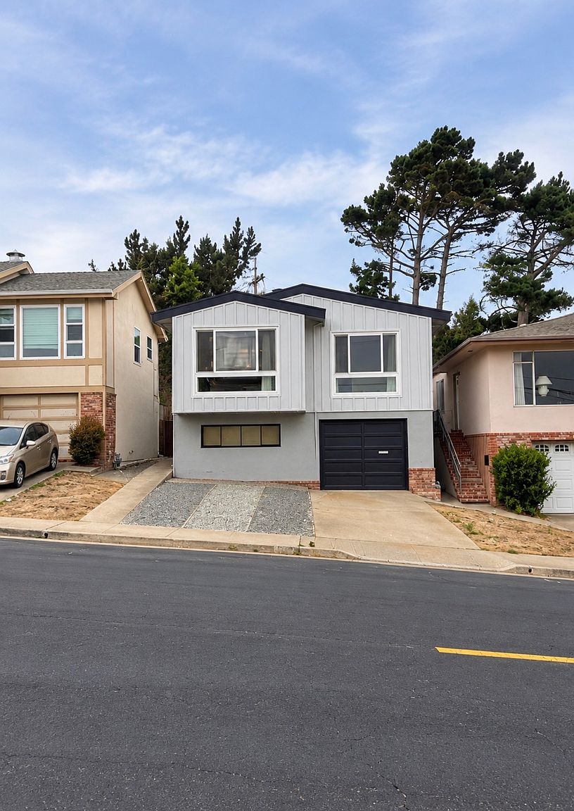 136 San Fernando Way photo 2