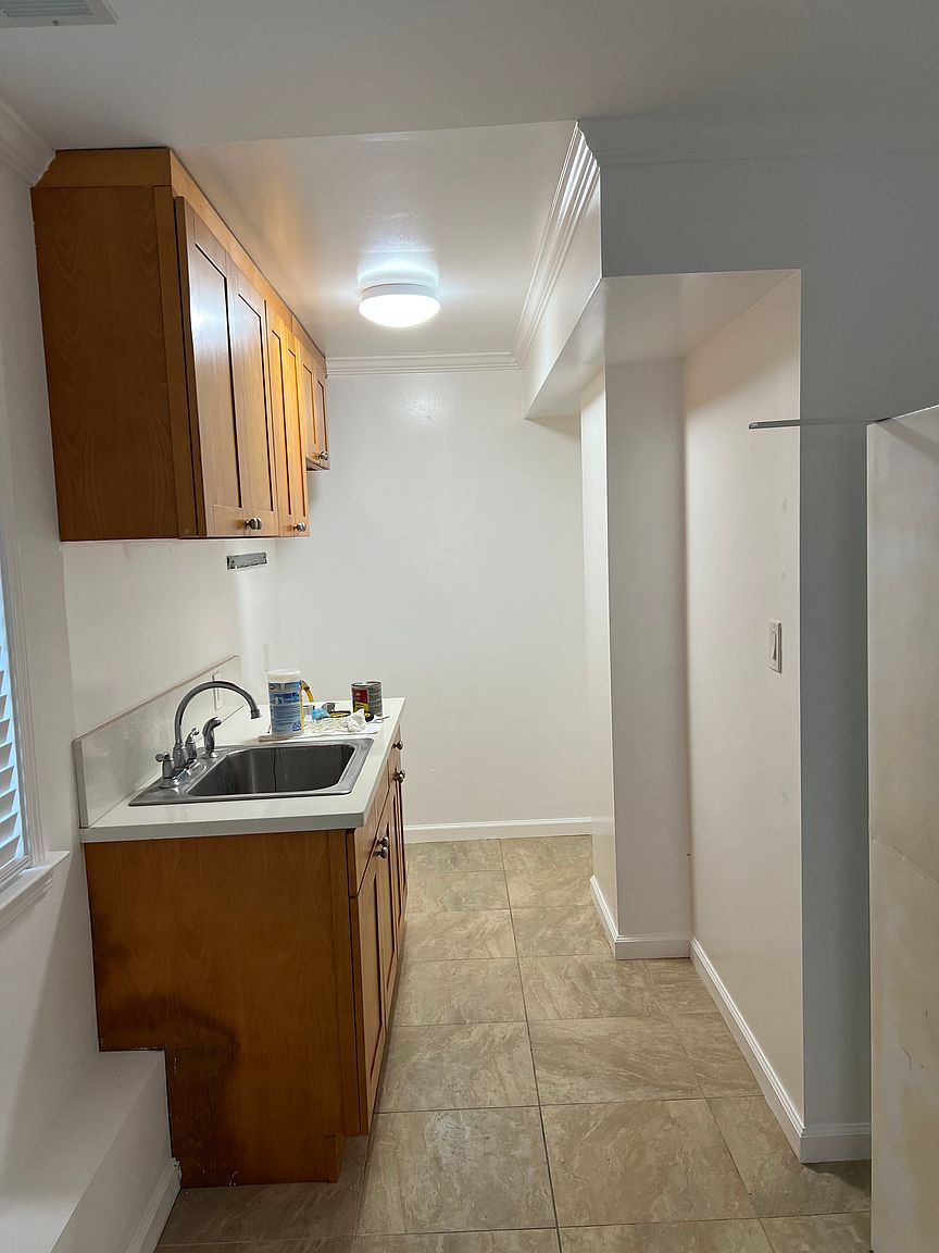 1009 Skyline Dr photo 2