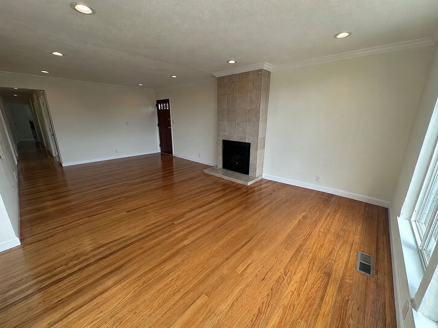 201 Springdale Dr photo 3