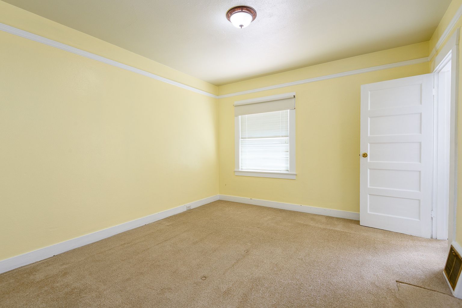 823 Linden Ave photo 3
