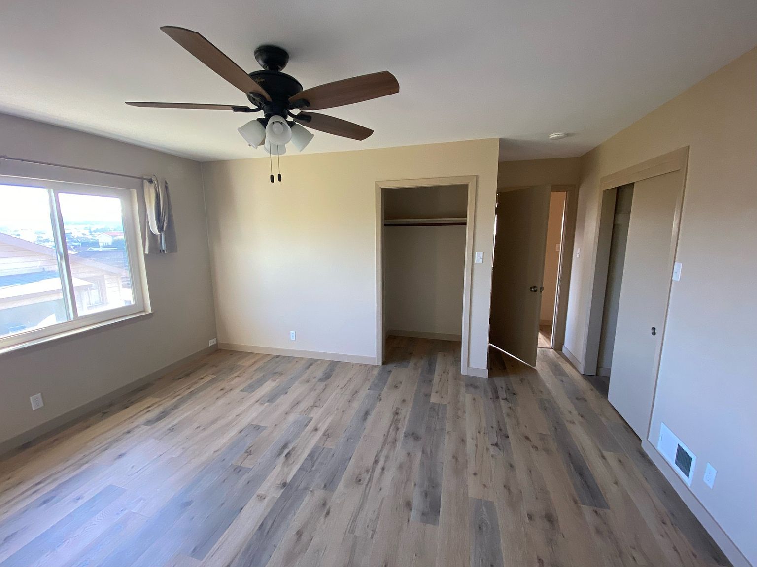 561 Miller Avenue photo 3