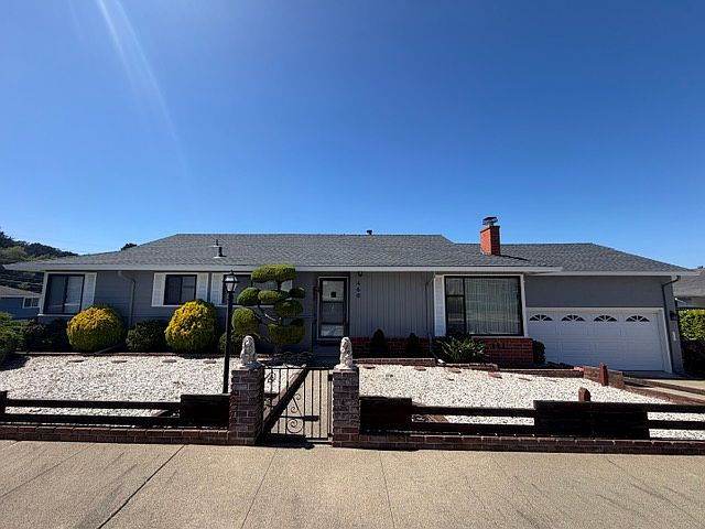 460 Mariposa Dr photo 2