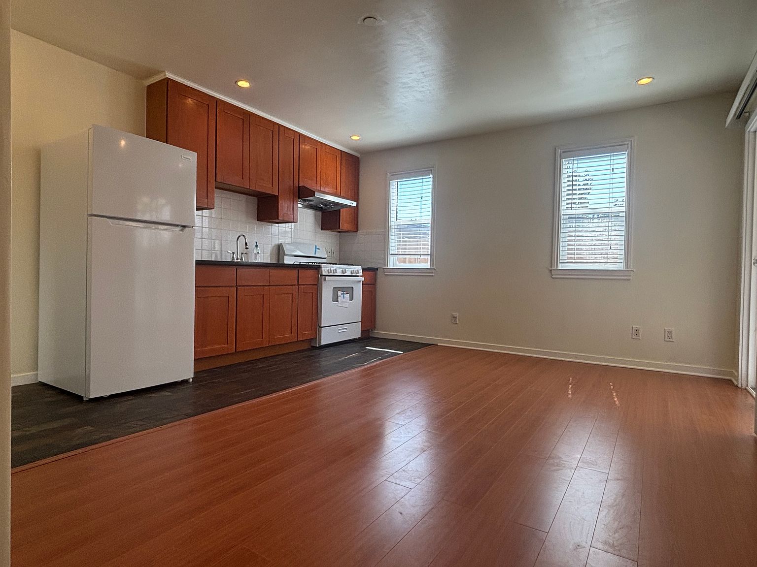 185 Diamond St photo 4