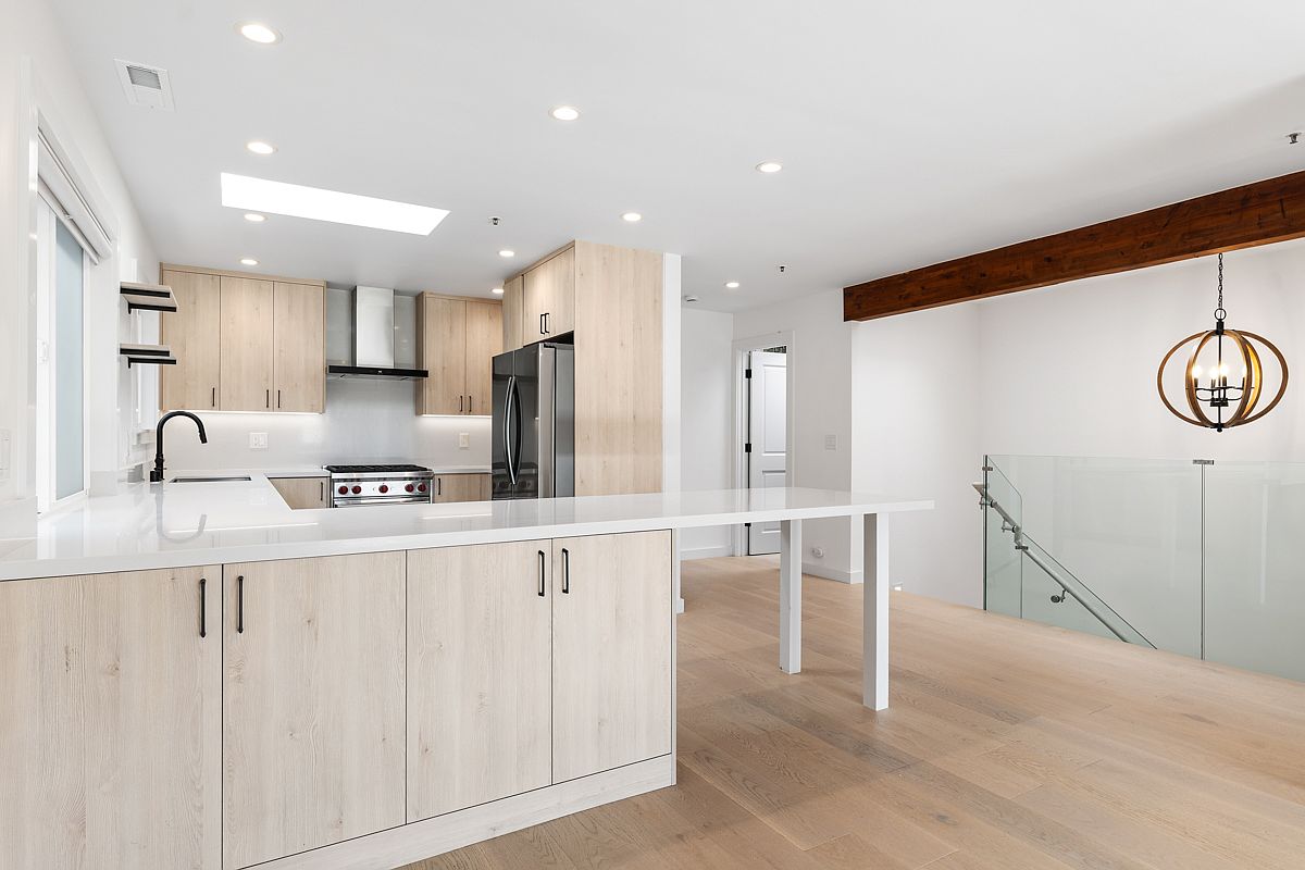 2345 Beach Blvd photo 2