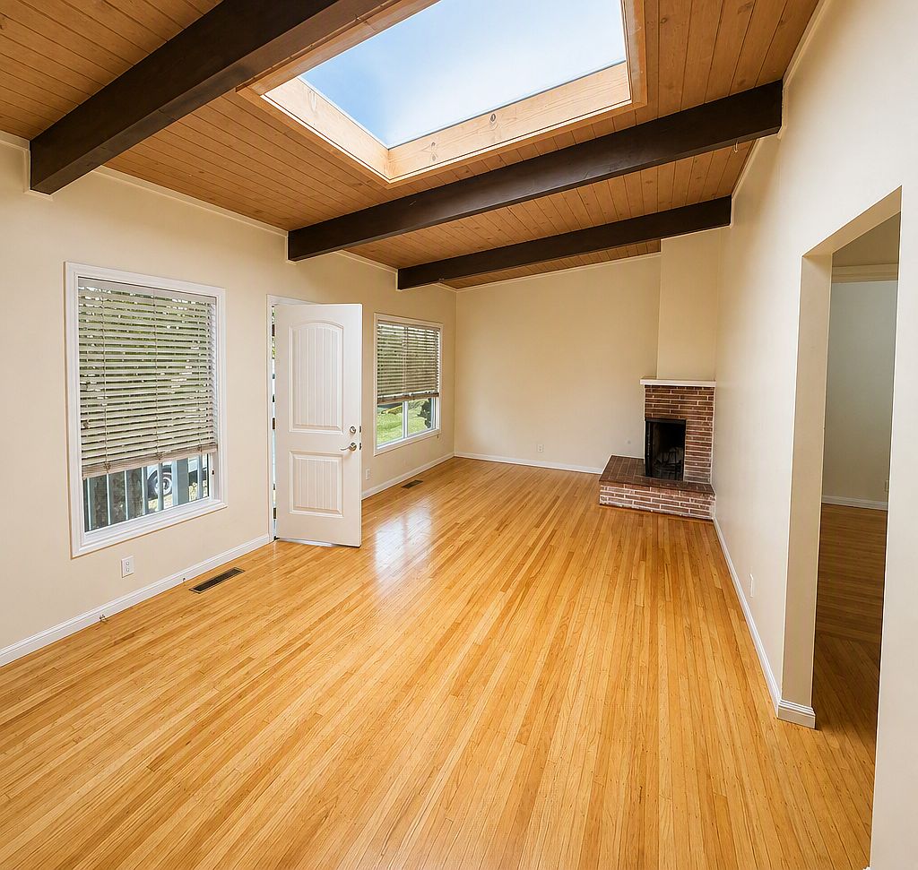 236 Lauren Ave photo 3