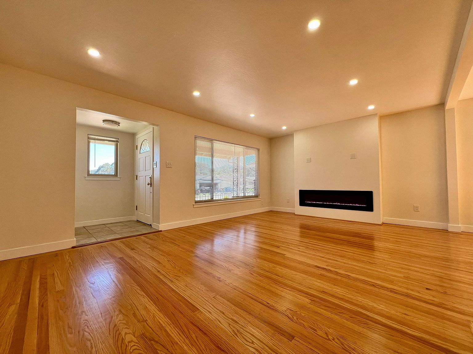 2490 Lexington Way photo 3