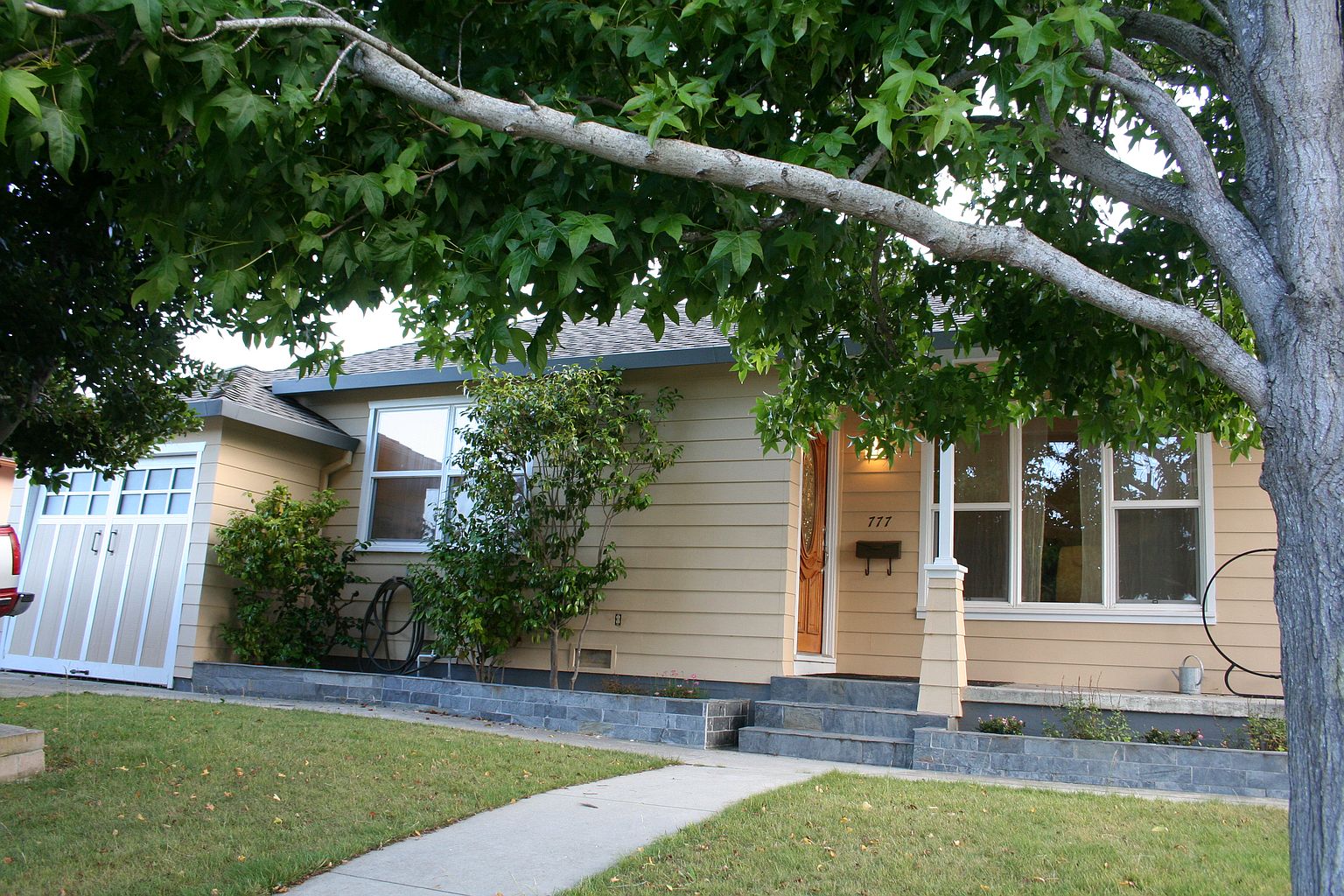 777 Cypress Ave photo 4