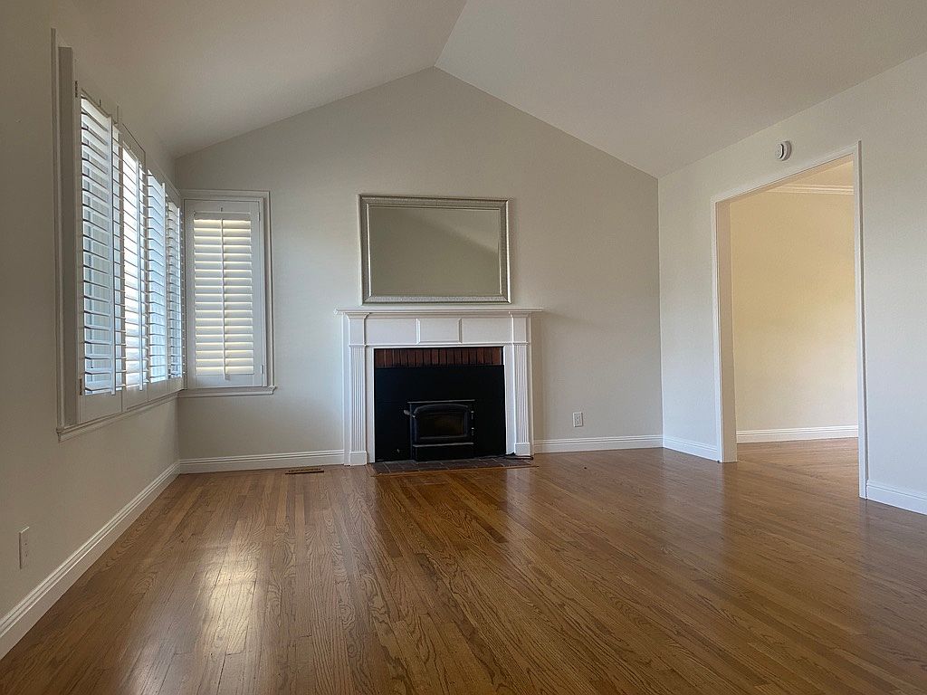 738 Sycamore Ave photo 2