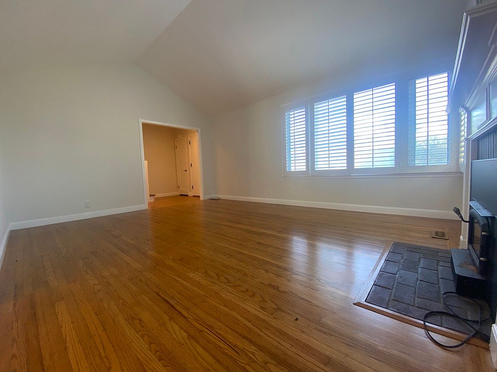 738 Sycamore Ave photo 3
