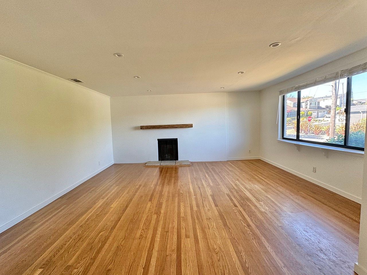 663 Cypress Ave photo 4