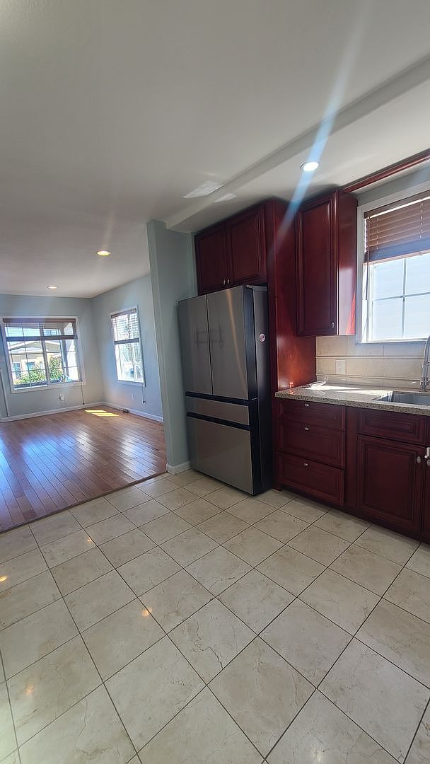 469 Cypress Ave photo 5