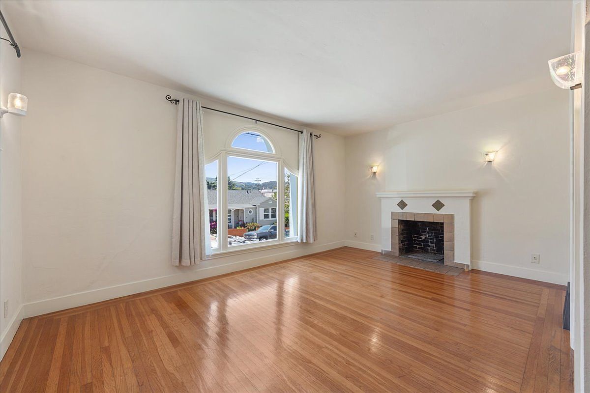 2BR/1BA Single Family House on East Ave · San Bruno photo 4