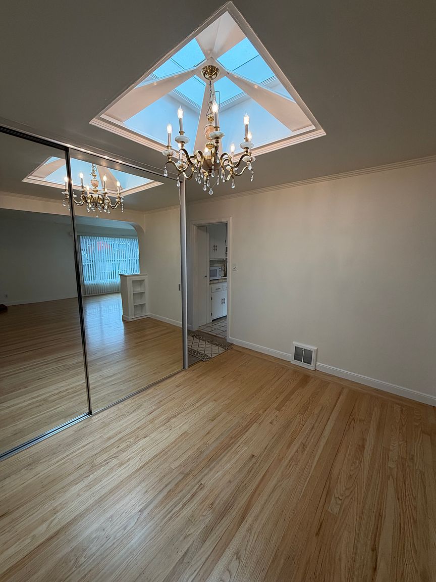 2BR/1BA Single Family House on N San Anselmo Ave · San Bruno photo 3