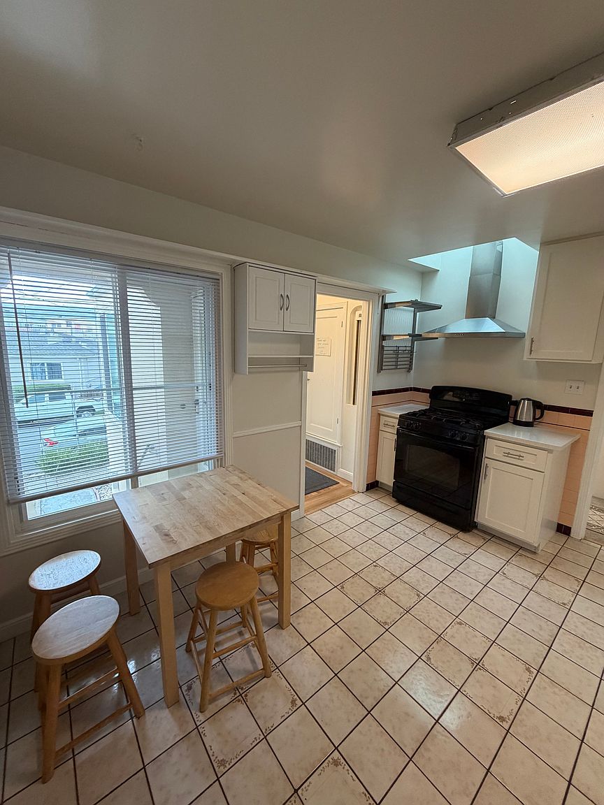 2BR/1BA Single Family House on N San Anselmo Ave · San Bruno photo 5