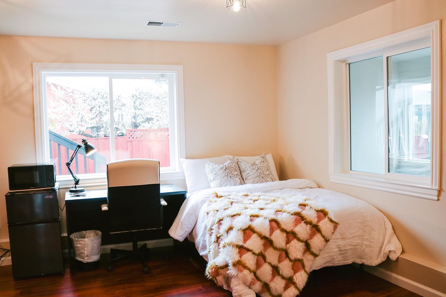 1BR/1BA Apartment on Elm Ave · Millbrae photo 2