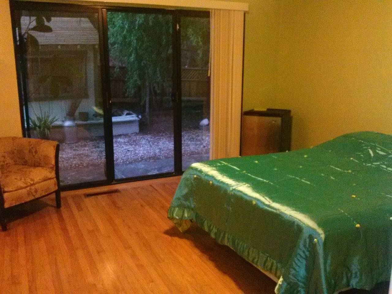 1356 Ridgewood Dr photo 3