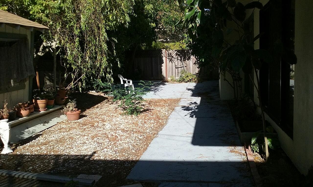 1360 Ridgewood Dr photo 5