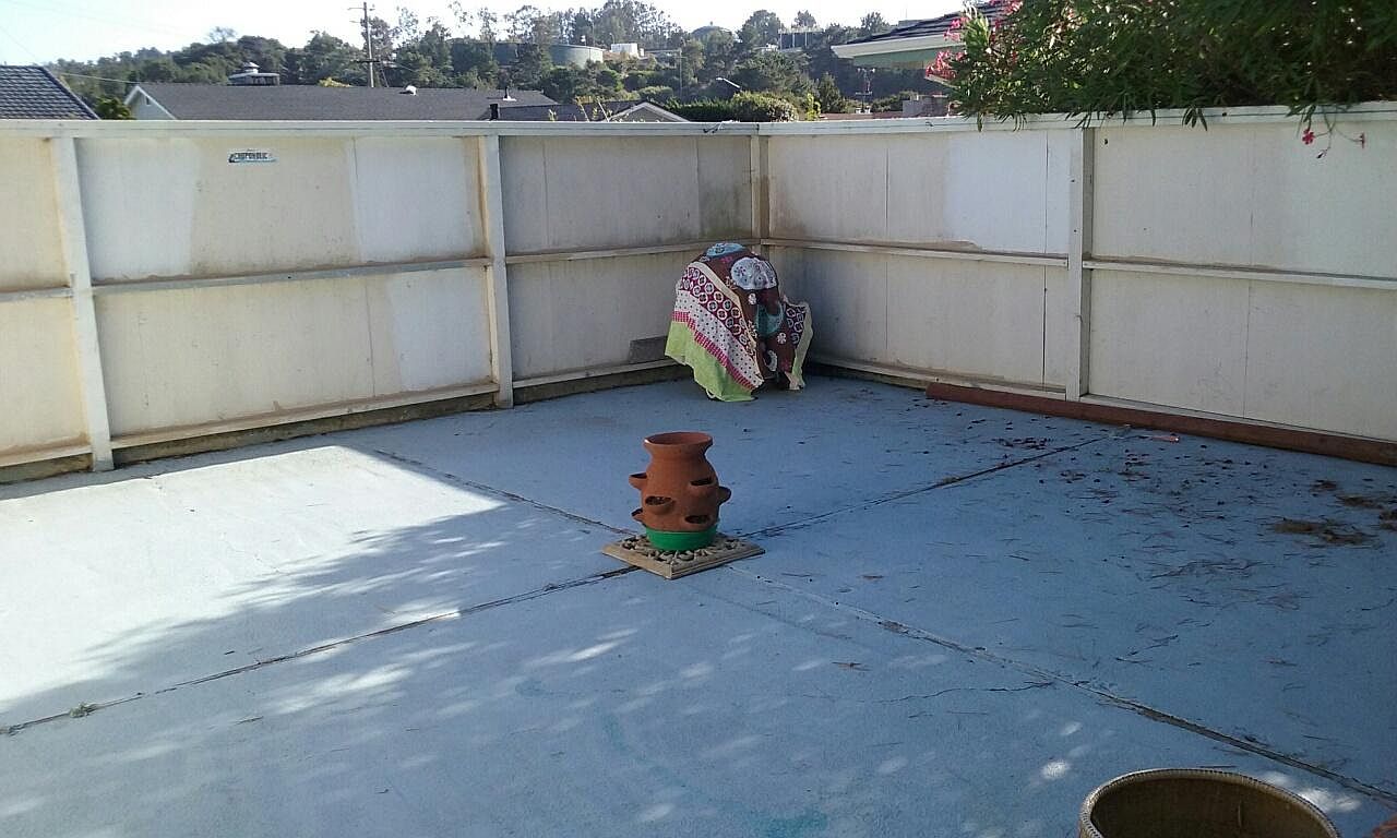 1360 Ridgewood Dr photo 3