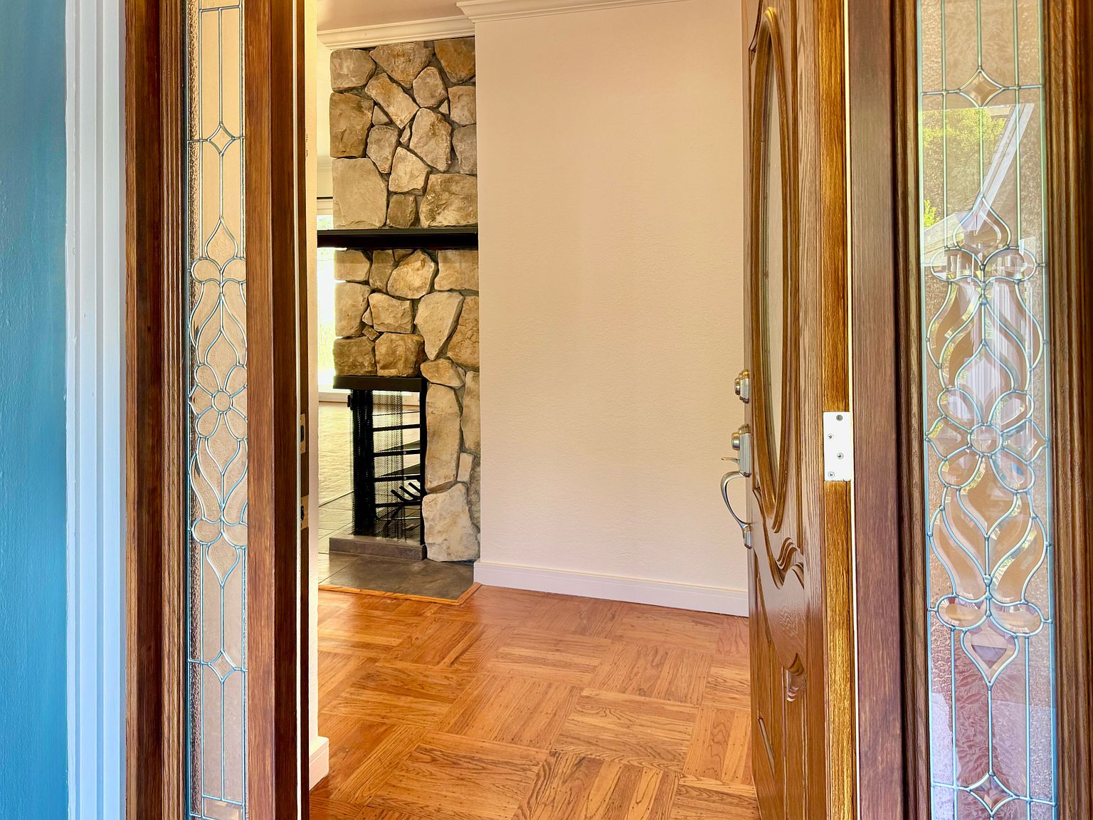 1369 Ridgewood Dr photo 4