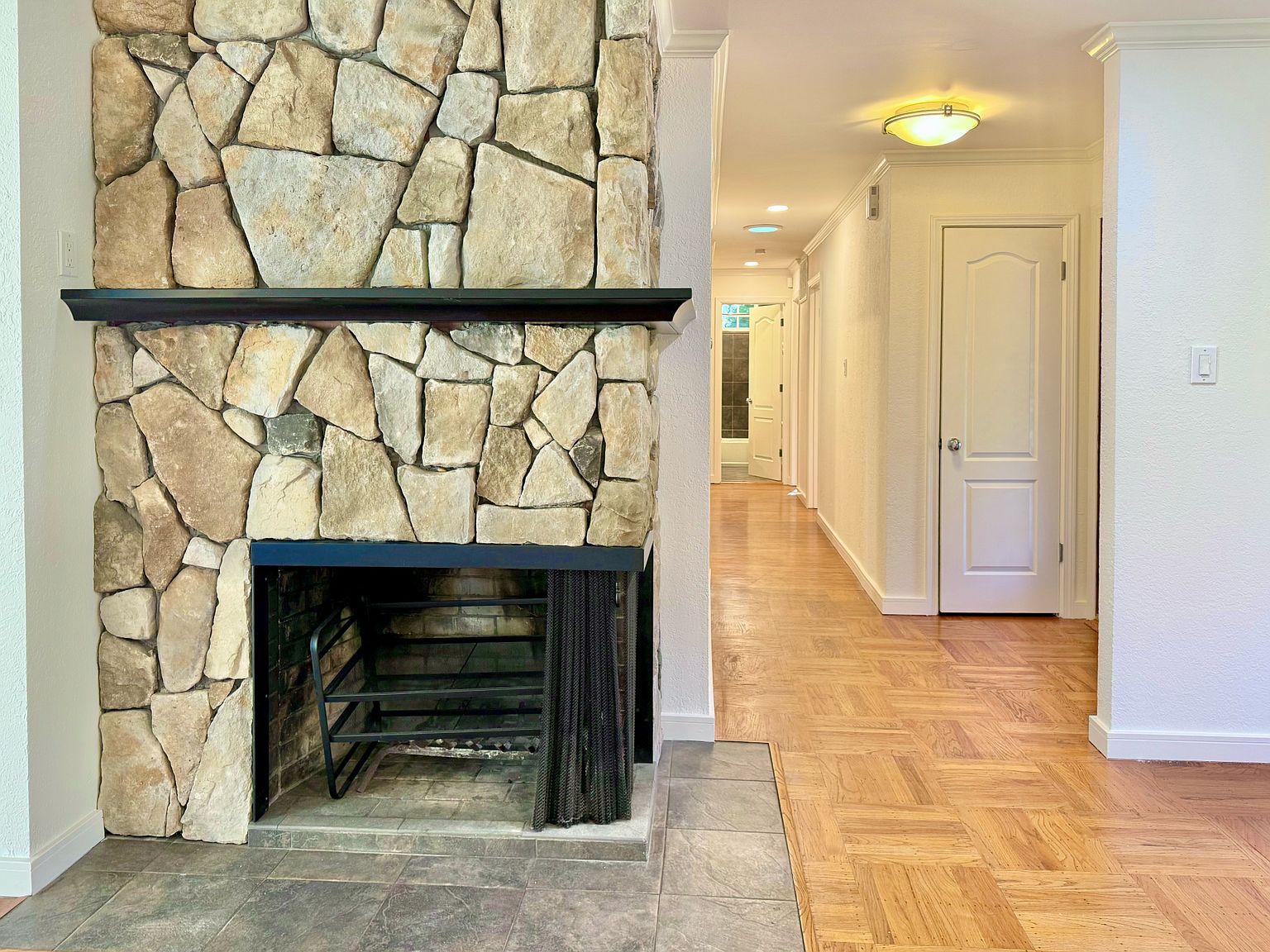 1369 Ridgewood Dr photo 5