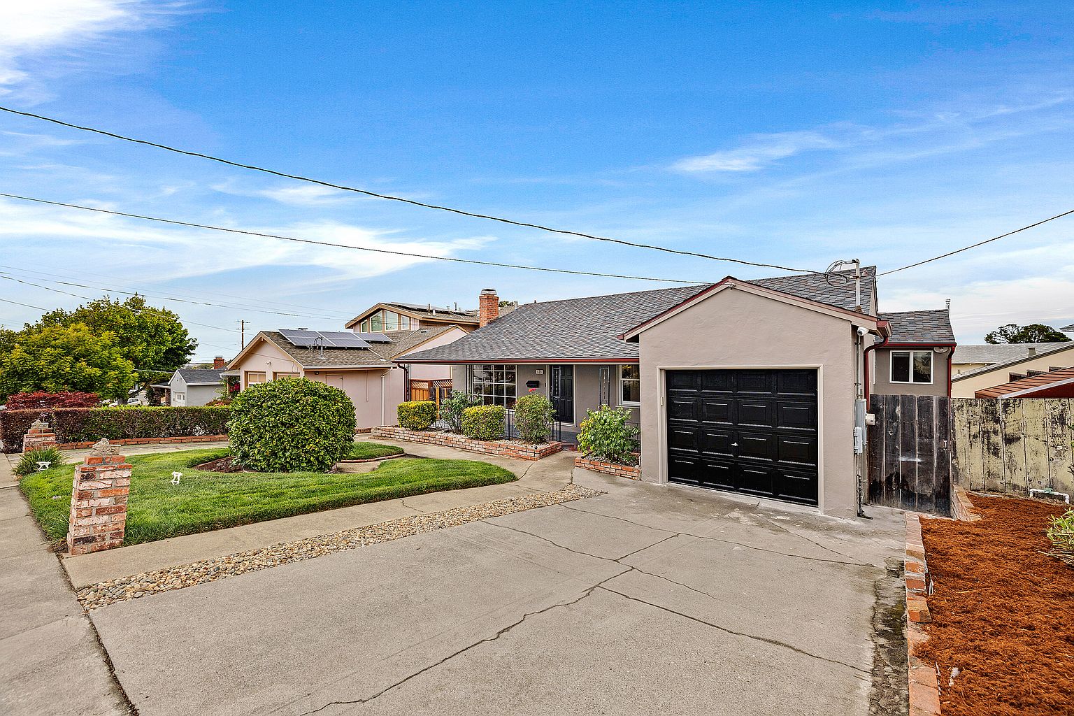 619 Juanita Ave photo 2