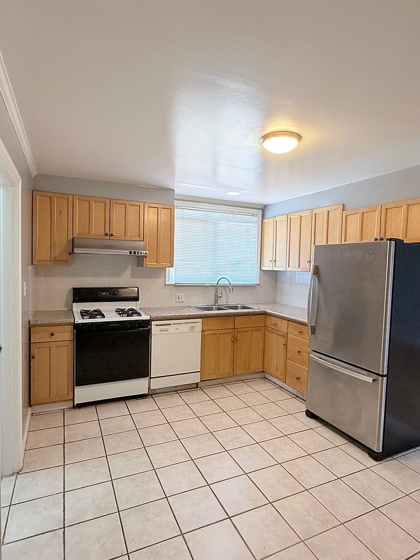 943 Palmito Dr photo 4