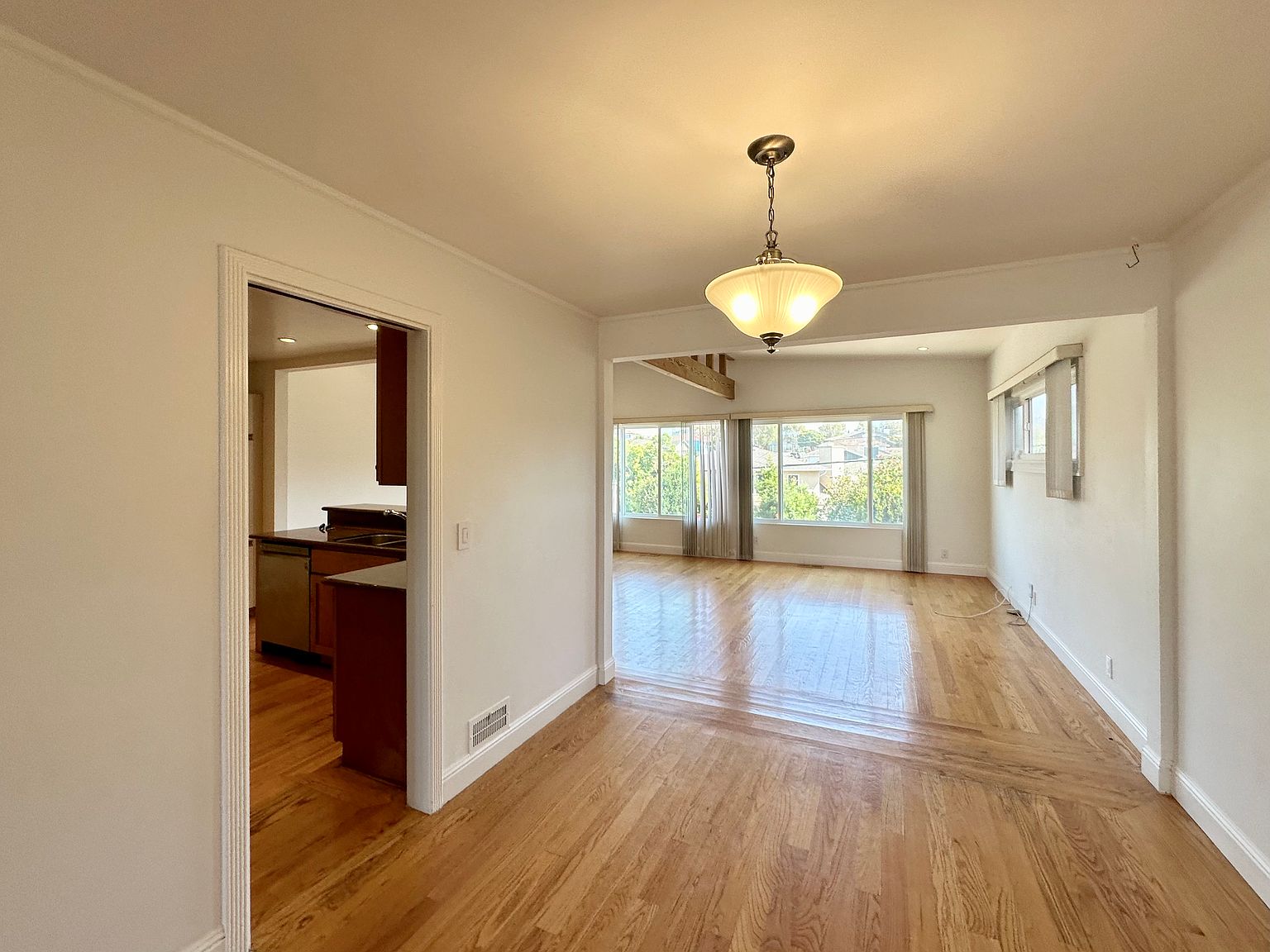 339 Paramount Dr photo 3