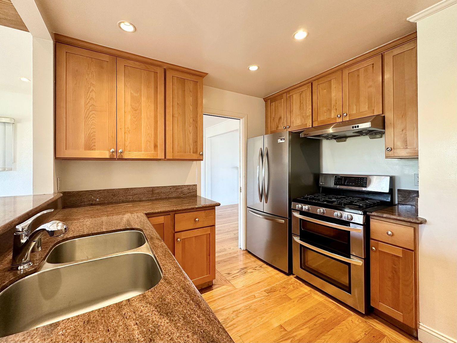 339 Paramount Dr photo 4