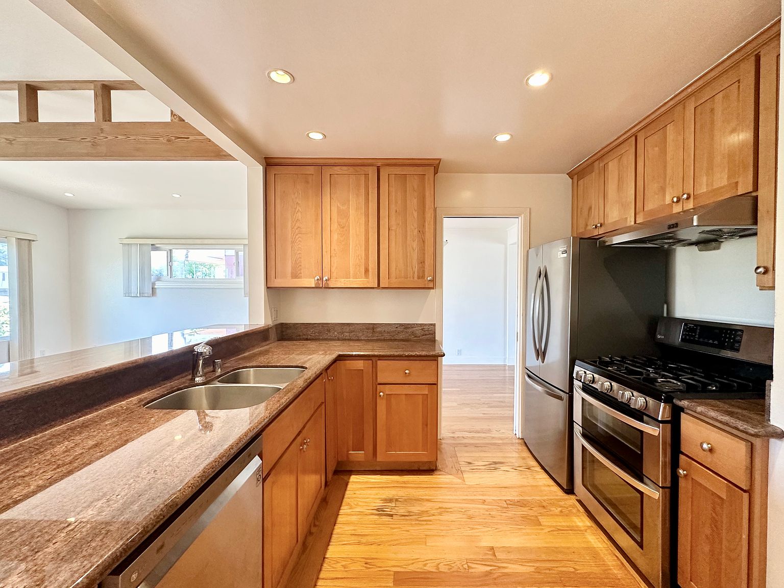 339 Paramount Dr photo 5