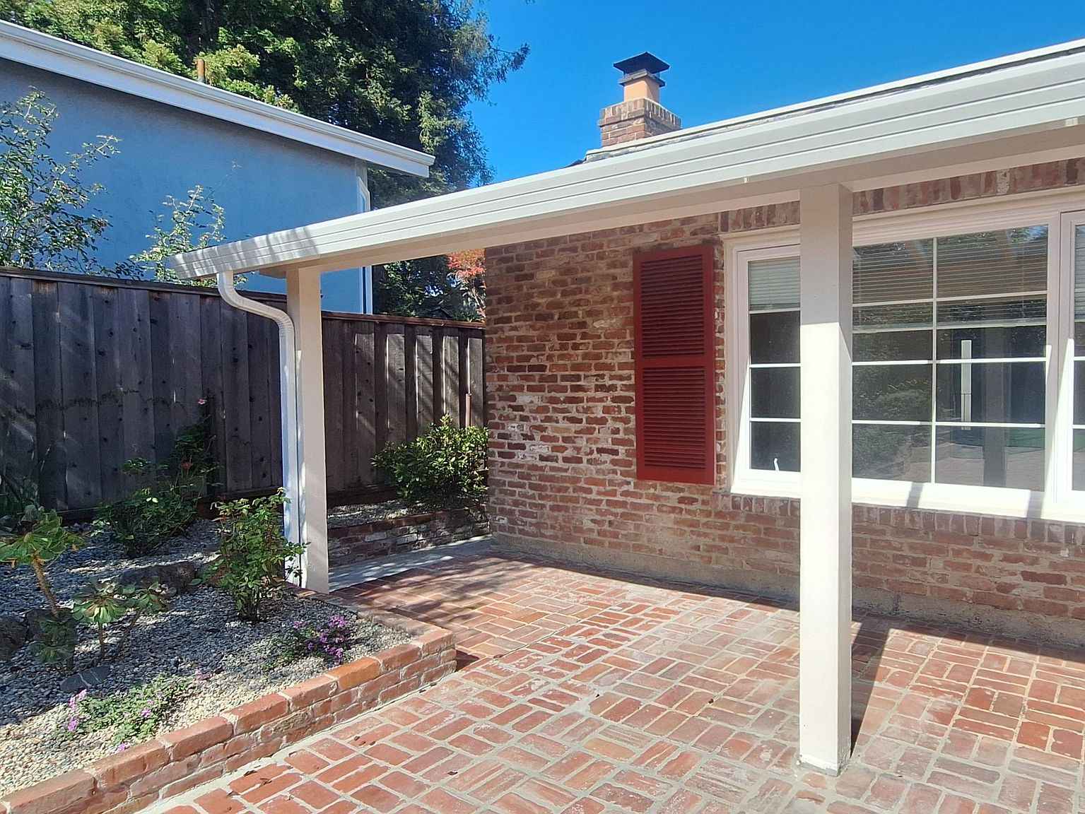 124 Ashton Ave photo 2