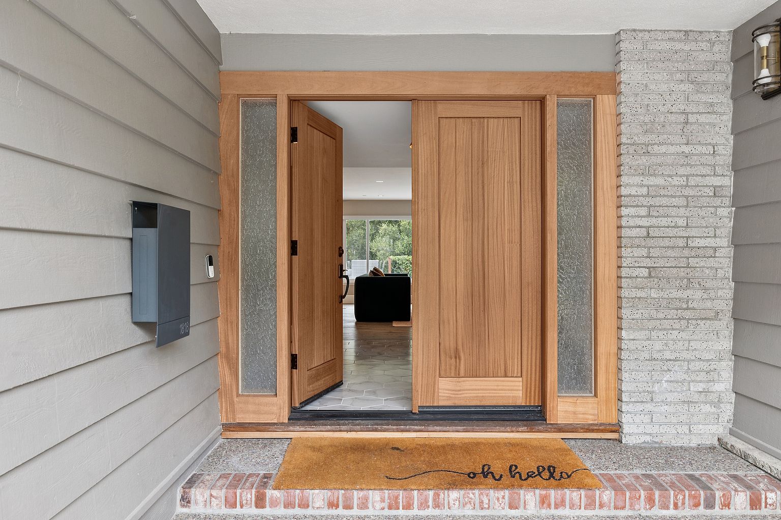 1818 Loyola Dr photo 3