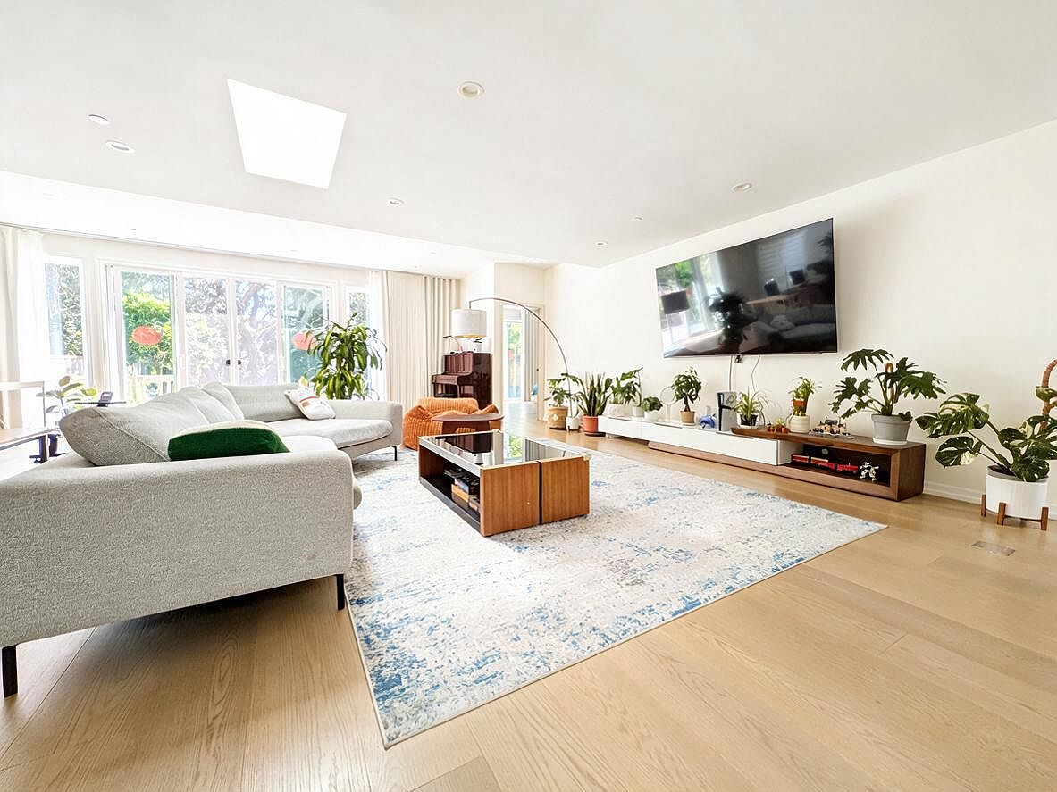 2109 Ray Dr photo 2