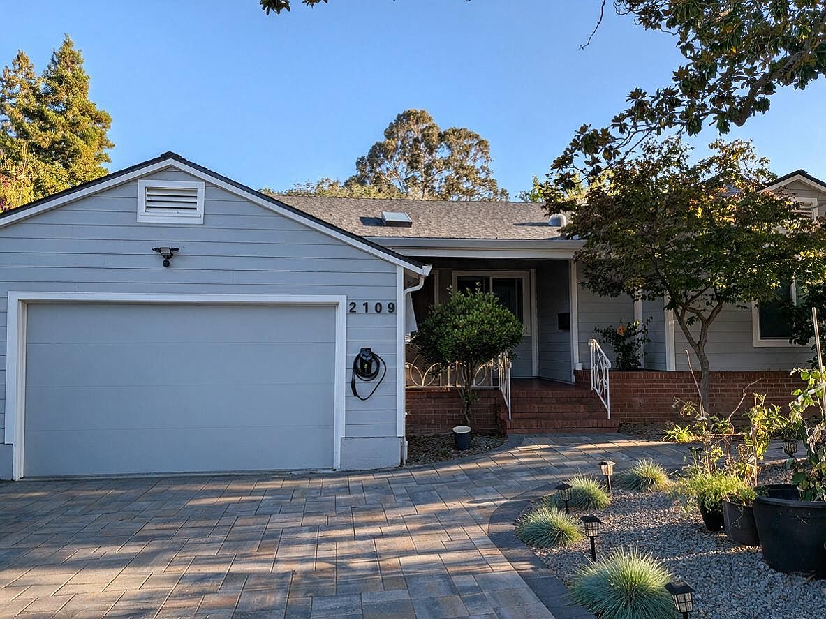 2109 Ray Dr photo 3