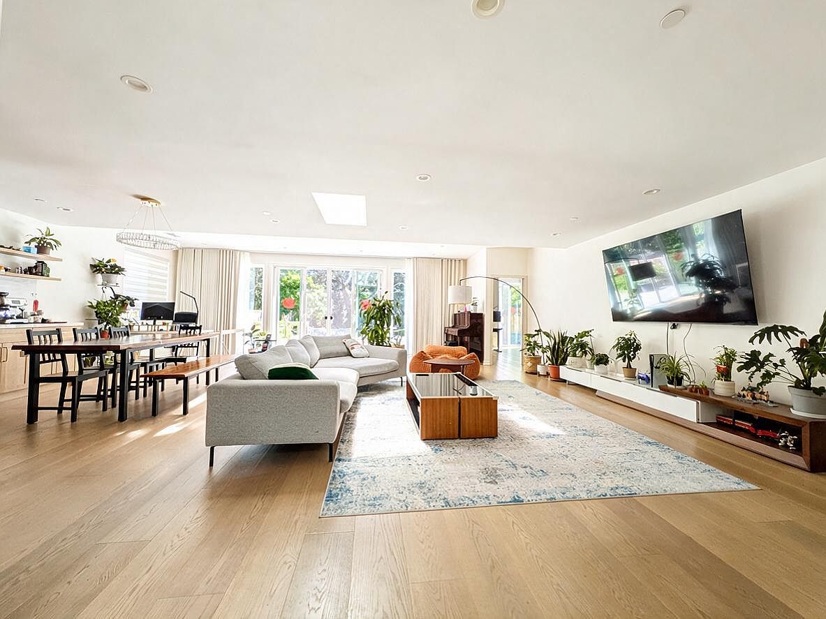 2109 Ray Dr photo 5