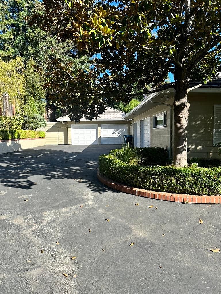 2040 Forest View Ave photo 2