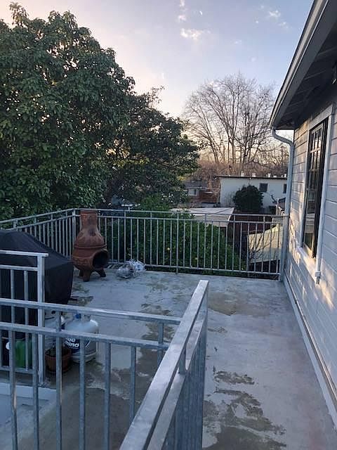 2BR/1BA Apartment on Rollins Rd · Burlingame photo 5