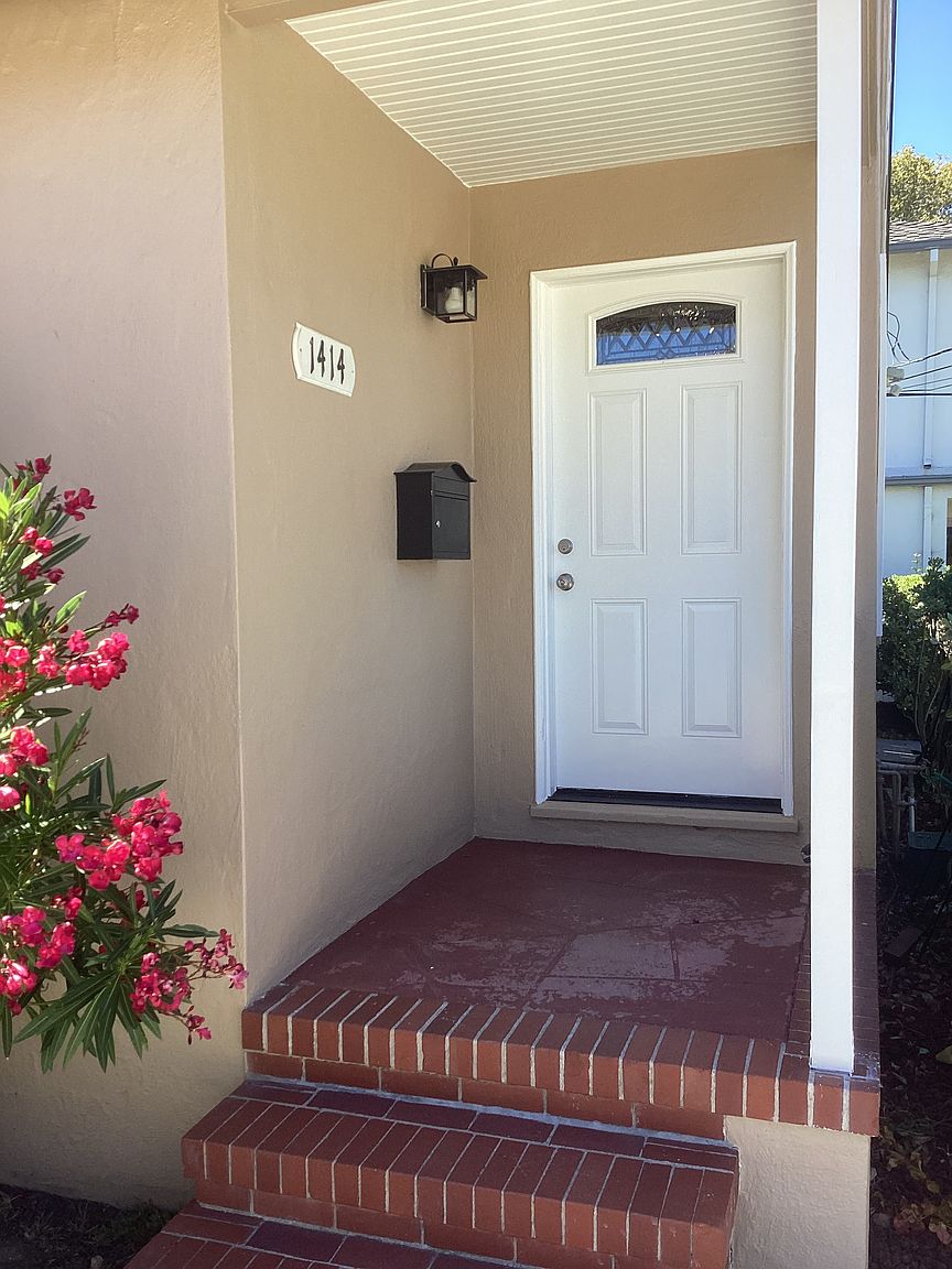 1414 Jasmine St photo 3