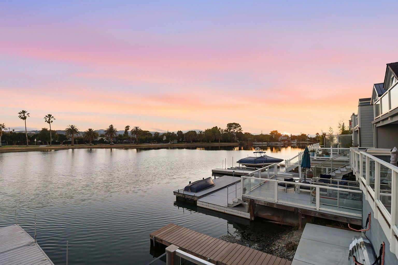 1081 Shoal Dr photo 2