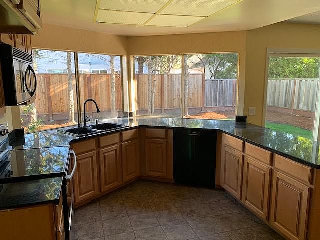 984 Sonora Ave photo 2