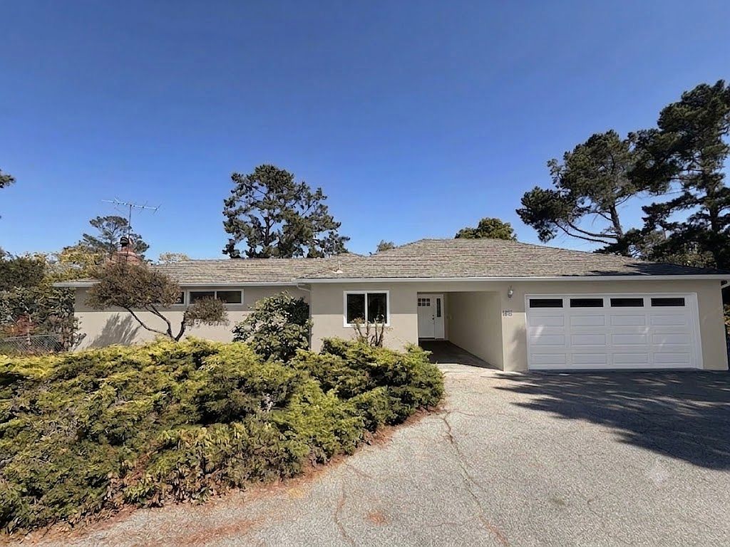 1061 Parrott Dr photo 2
