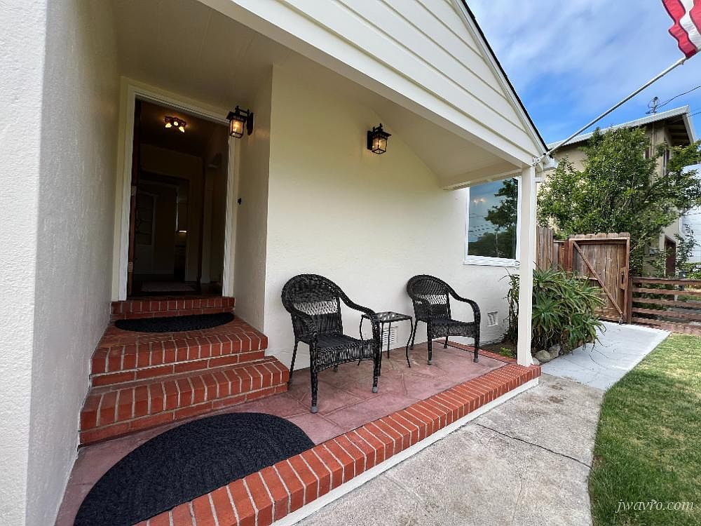 2BR/1BA Single Family House on W 20th Ave · San Mateo photo 4