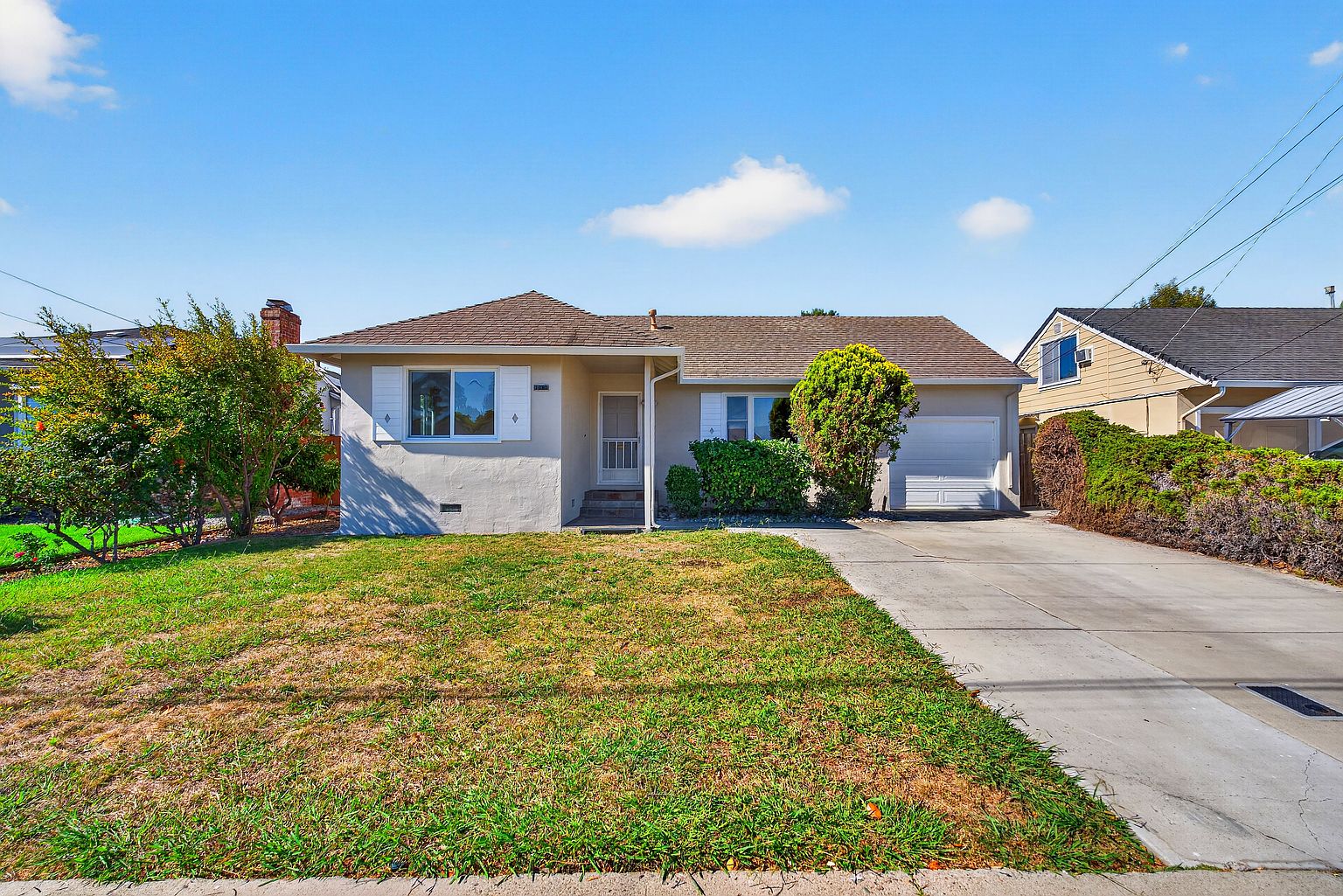 3BR/2BA Single Family House on Hiller Street · Belmont photo 4